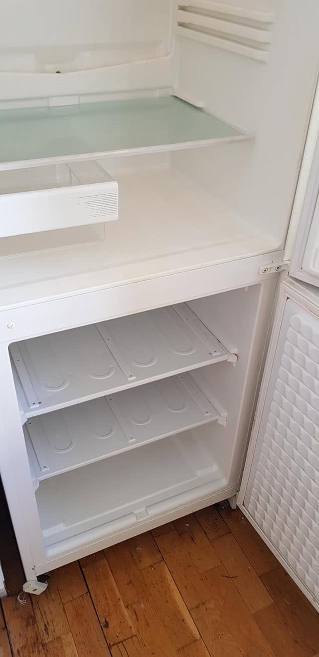 Den samme kjøl- og fryseenheten tom og rengjort i Lillestrøm.